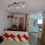 Kameleon Apartmanhaz Ev Toeltessel Balatonszárszó