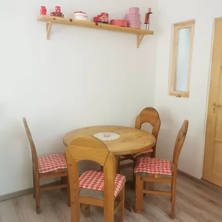Kameleon Apartmanhaz Ev Toeltessel 아파트 Balatonszárszó