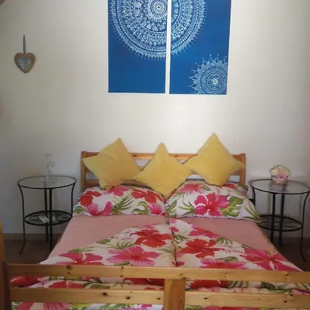 דירה Kameleon Apartmanhaz Ev Toeltessel *