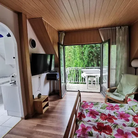 아파트 Kameleon Apartmanhaz Ev Toeltessel Balatonszárszó