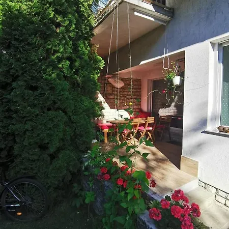 Kameleon Apartmanhaz Ev Toeltessel Balatonszárszó