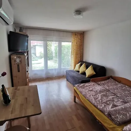 Kameleon Apartmanhaz Ev Toeltessel *