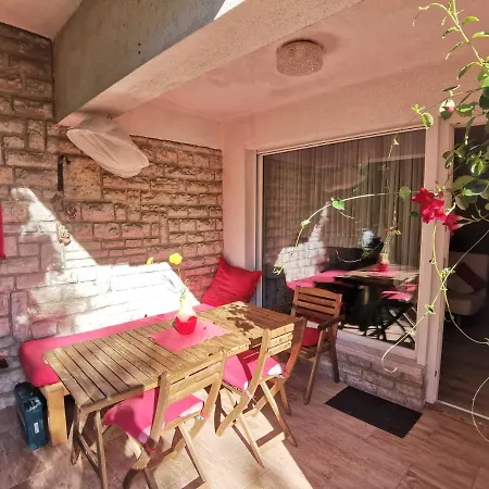 Kameleon Apartmanhaz Ev Toeltessel Balatonszárszó