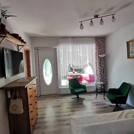 Kameleon Apartmanhaz Ev Toeltessel * Balatonszemes