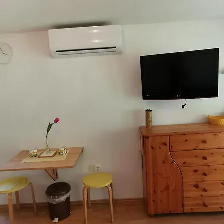 Kameleon Apartmanhaz Ev Toeltessel * Balatonszemes