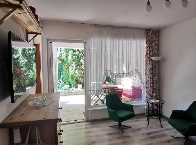 Kameleon Apartmanhaz Ev Toeltessel