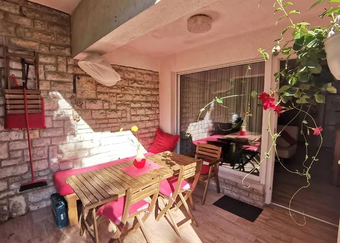 Kameleon Apartmanhaz Ev Toeltessel Balatonszárszó