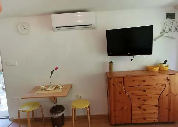 Kameleon Apartmanhaz Ev Toeltessel * Balatonszemes